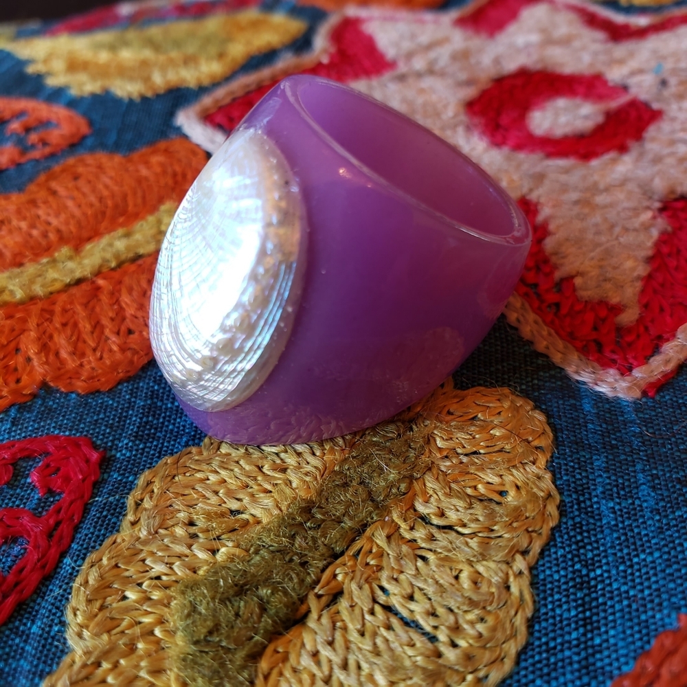 Vintage Ring Mod Chunky Acrylic Seashell 1…